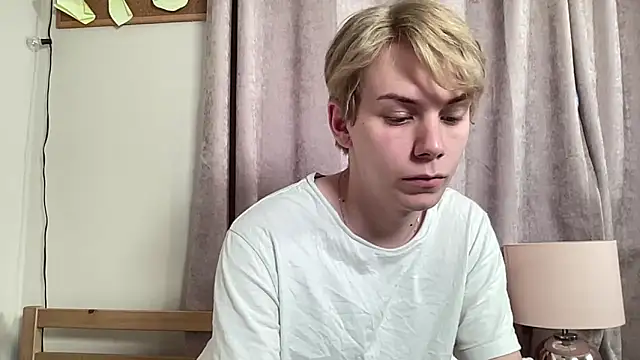 Snapshot of scottishtwink01 chatting on September 22, 4:02 pm scottishtwink01 online show from September 22, 4:02 pm