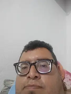 Snapshot of Santiagoqro85 chatting on April 23, 12:29 pm Santiagoqro85 online show from April 23, 12:29 pm