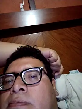 Snapshot of Santiagoqro85 chatting on October 9, 3:29 am Santiagoqro85 online show from October 9, 3:29 am