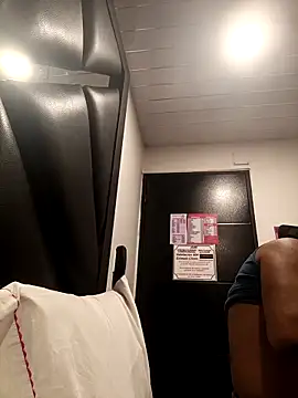 Snapshot of JoselitoVrgn chatting on November 9, 10:19 am JoselitoVrgn online show from November 9, 10:19 am