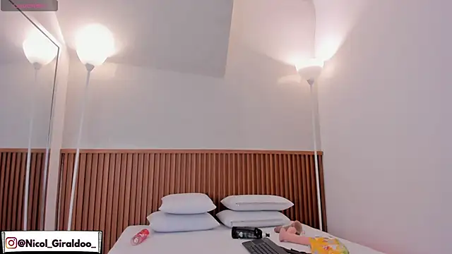 Snapshot of nicol_giraldoo chatting on February 20, 6:19 am nicol giraldoo online show from February 20, 6:19 am