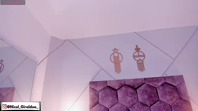 nicol giraldoo online show from March 26, 3:27 am