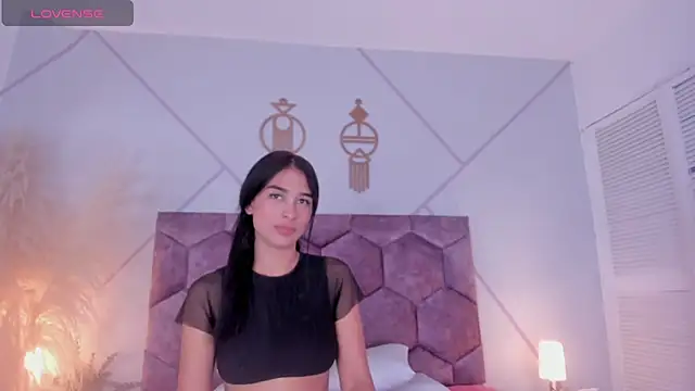 nicol giraldoo online show from May 8, 3:32 am