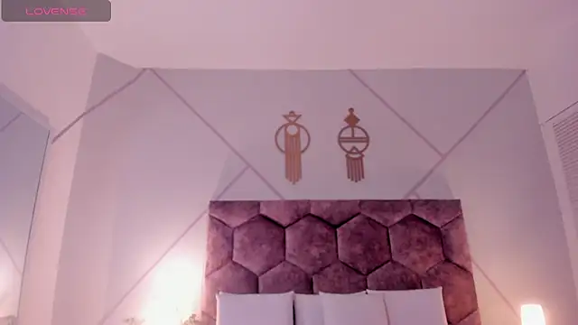 nicol giraldoo online show from March 11, 4:06 am