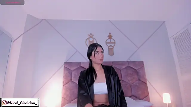 nicol giraldoo online show from April 9, 4:03 am