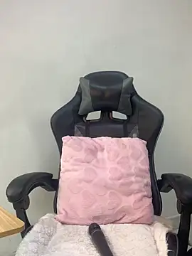 luna brown7 online show from March 28, 7:53 am