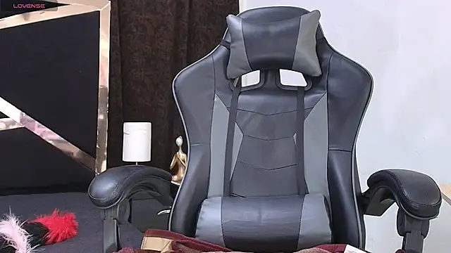 luna brown7 online show from December 17, 7:02 am