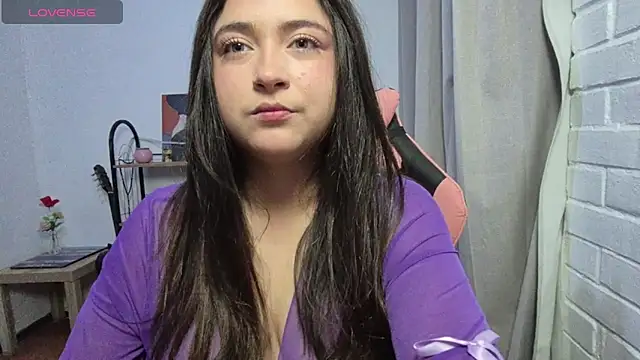 valentinauwu online show from March 30, 1:29 am