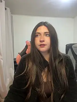 Snapshot of valentinauwu chatting on June 27, 1:33 am valentinauwu online show from June 27, 1:33 am