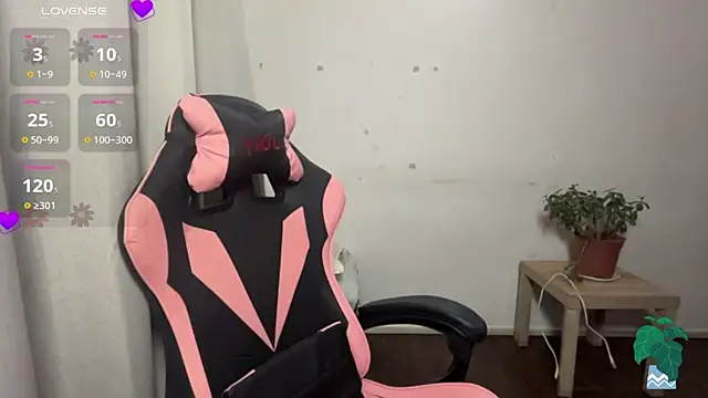 valentinauwu online show from March 2, 12:44 am