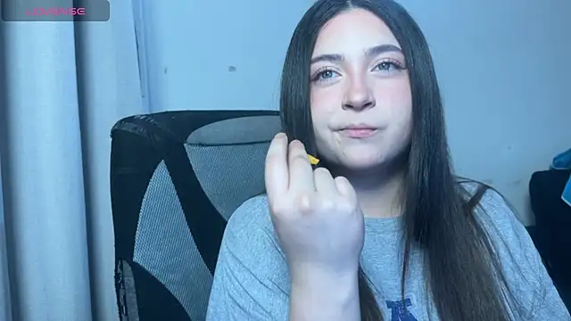 valentinauwu online show from November 29, 12:33 am