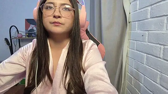 valentinauwu online show from March 31, 6:15 am