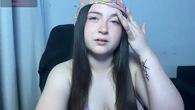 valentinauwu online show from November 23, 12:20 am