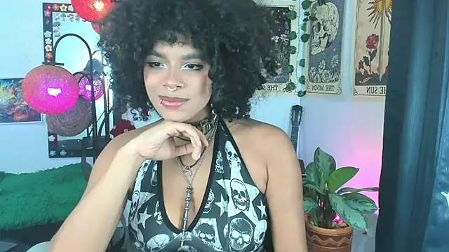 Snapshot of Raven_luv chatting on November 24, 10:32 pm Raven luv online show from November 24, 10:32 pm