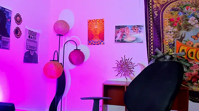 Snapshot of Raven_luv chatting on April 1, 2:35 am Raven luv online show from April 1, 2:35 am