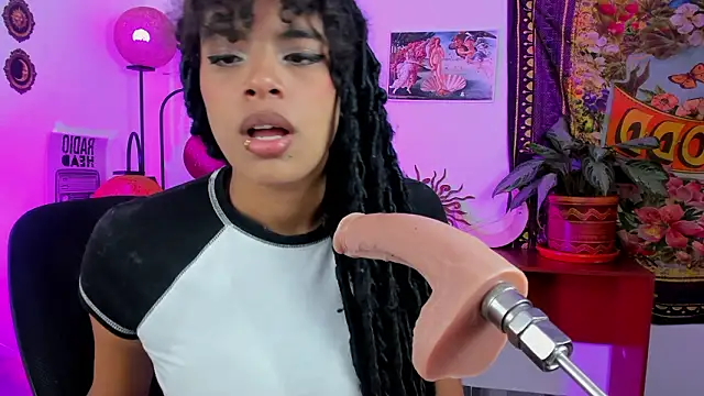 Snapshot of Raven_luv chatting on March 13, 3:44 am Raven luv online show from March 13, 3:44 am