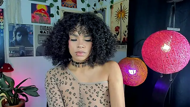 Snapshot of Raven_luv chatting on December 2, 12:33 am Raven luv online show from December 2, 12:33 am