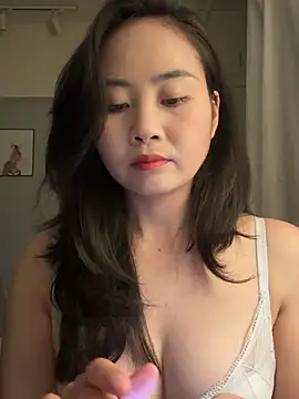 wly2028 online show from April 4, 12:45 pm