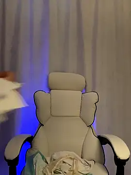 wly2028 online show from October 5, 2:30 pm