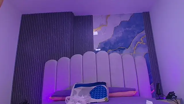 abbyrouss  online show from June 12, 3:15 am