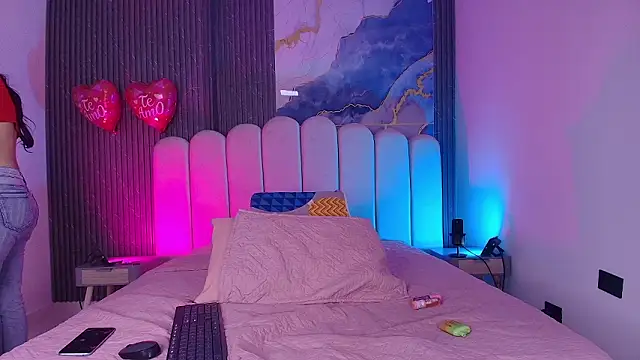 abbyrouss  online show from February 18, 3:04 am