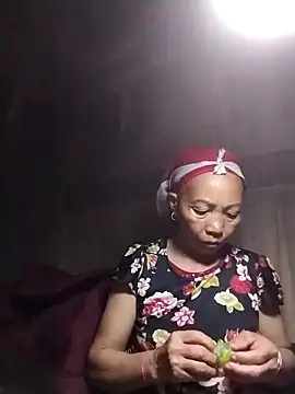 Snapshot of -Xuka-200 chatting on February 24, 12:28 pm -Xuka-200 online show from February 24, 12:28 pm