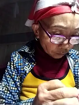 Snapshot of -Xuka-200 chatting on February 2, 11:59 pm -Xuka-200 online show from February 2, 11:59 pm