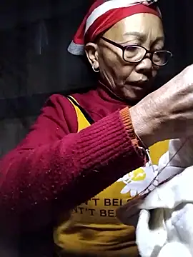 Snapshot of -Xuka-200 chatting on February 4, 11:44 pm -Xuka-200 online show from February 4, 11:44 pm