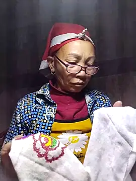 Snapshot of -Xuka-200 chatting on February 5, 2:13 pm -Xuka-200 online show from February 5, 2:13 pm