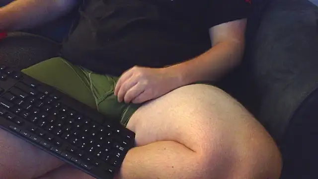 thighguy30 online show from September 12, 3:06 am