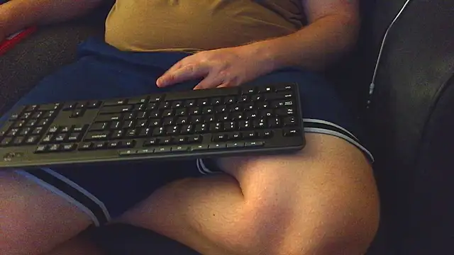 thighguy30 online show from October 18, 4:03 am