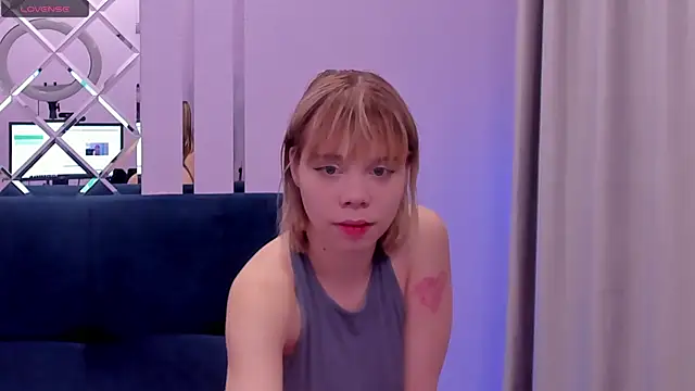 Snapshot of KittyGolden chatting on September 24, 5:47 am KittyGolden online show from September 24, 5:47 am