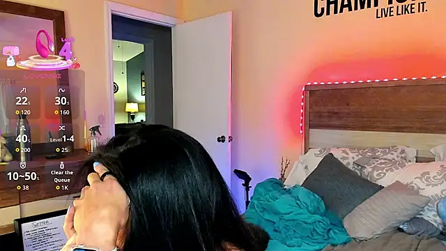 elibambie online show from October 31, 5:31 pm