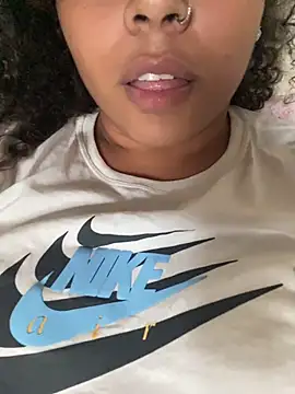 Snapshot of ___seusegredo chatting on February 10, 3:33 pm seusegredo online show from February 10, 3:33 pm