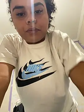 Snapshot of ___seusegredo chatting on February 18, 7:39 am seusegredo online show from February 18, 7:39 am