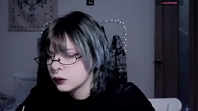 Snapshot of Alice_Zev chatting on December 17, 6:46 pm Alice Zev online show from December 17, 6:46 pm