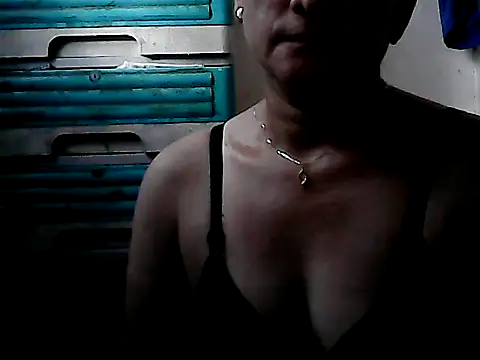 yoursPinayMama1682 online show from October 19, 11:29 pm