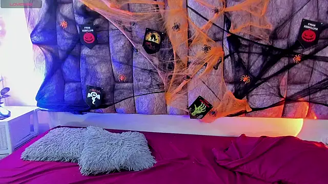 miss-dahlia online show from October 11, 2:18 pm