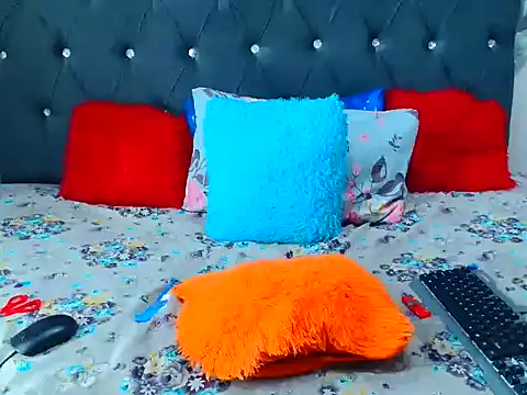YummyJellybooty13 online show from September 20, 11:21 pm
