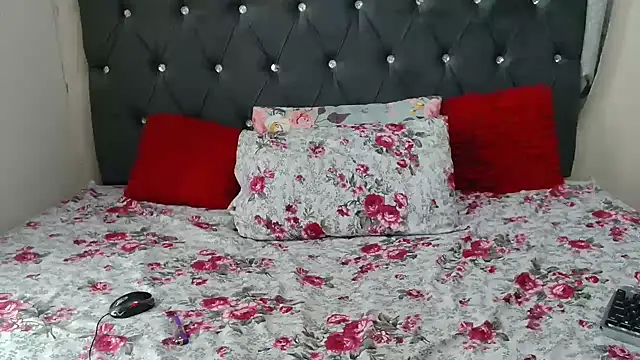 YummyJellybooty13 online show from September 29, 7:08 pm