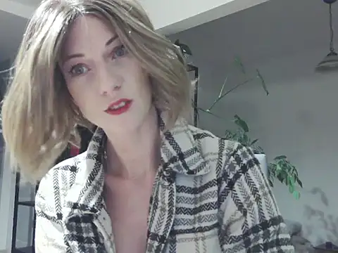MadMadelin online show from September 30, 5:08 pm