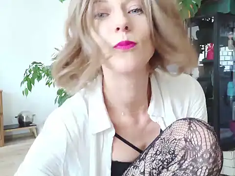 MadMadelin online show from October 3, 12:39 pm