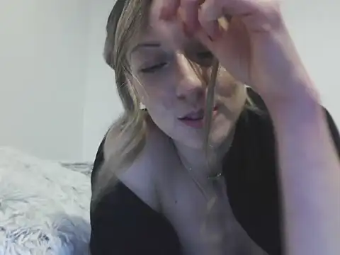 MadMadelin online show from September 28, 4:52 am