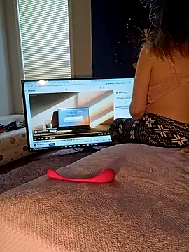 LuvTune online show from April 15, 6:45 pm