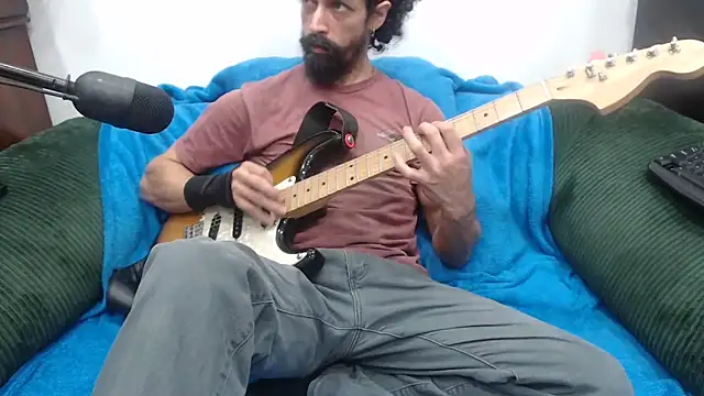 Snapshot of Stringin69 chatting on April 30, 7:48 am Stringin69 online show from April 30, 7:48 am
