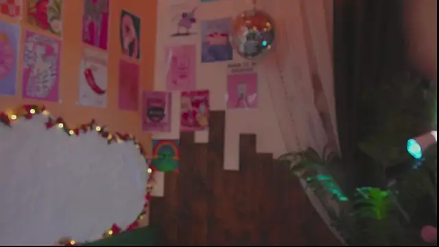 Snapshot of Charming_winky chatting on April 2, 2:57 pm Charming winky online show from April 2, 2:57 pm