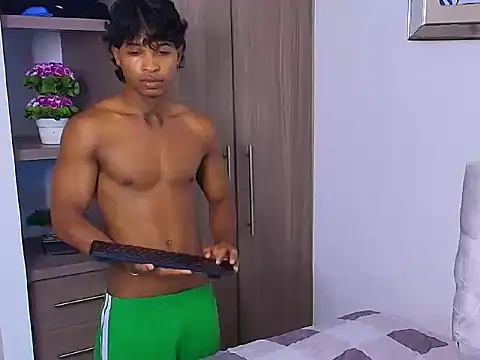 Snapshot of cassian_gold chatting on May 22, 6:39 pm cassian gold online show from May 22, 6:39 pm