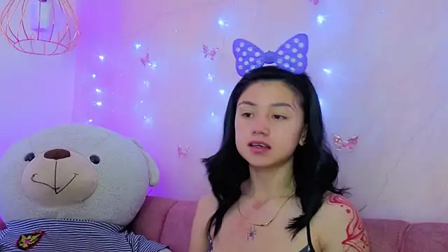 Snapshot of april_bennett chatting on January 6, 12:31 pm april bennett online show from January 6, 12:31 pm