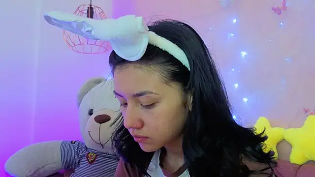 Snapshot of april_bennett chatting on January 7, 12:32 pm april bennett online show from January 7, 12:32 pm