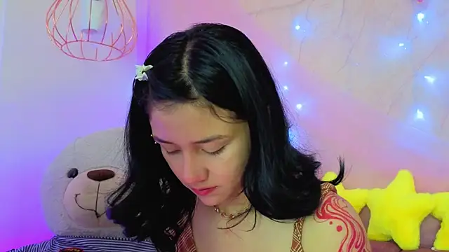 Snapshot of april_bennett chatting on February 23, 12:28 pm april bennett online show from February 23, 12:28 pm